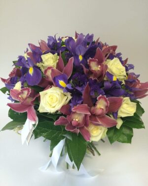 Ziedu pušķis ar Orhidejām un Īrisiem