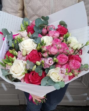 Ziedu pušķis spilgtās krāsās