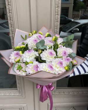 Dāliju pušķis Evelīna