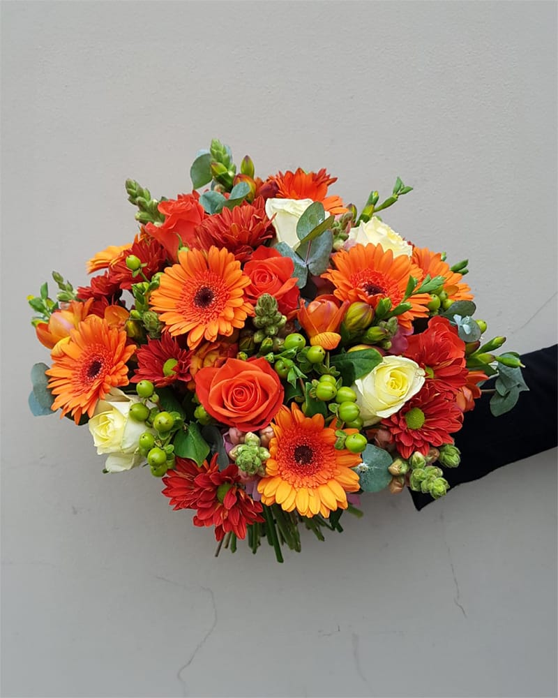 Oranžais rožu, gerberu pušķis