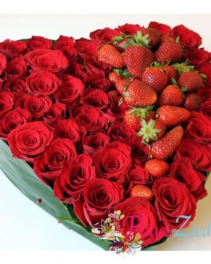 Rožu sirds ar zemenēm