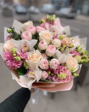 Ziedu pušķis pasteļtoņos