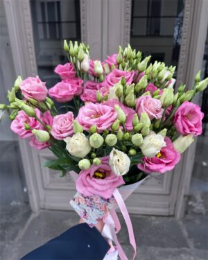 Rozā un baltas lizantes