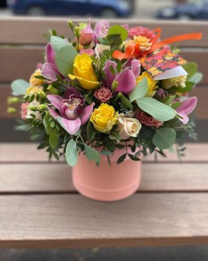 Ziedu kastīte rozes, orhidejas, lizantes, eikalipts